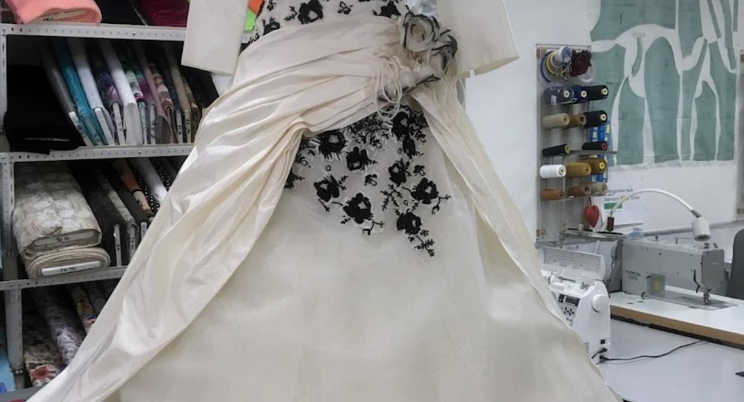 Schneideratelier, Nähmaschinen, Kleiderreinigung Castrischer Brunner - Upcycled Fashion in Zurich