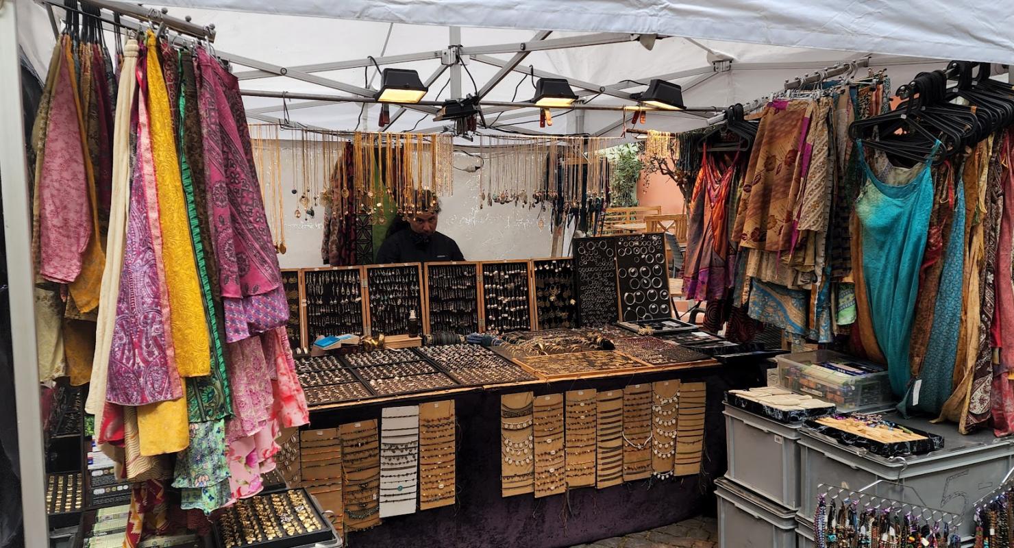 Rosenhof-Markt - Second-hand Clothing in Zurich