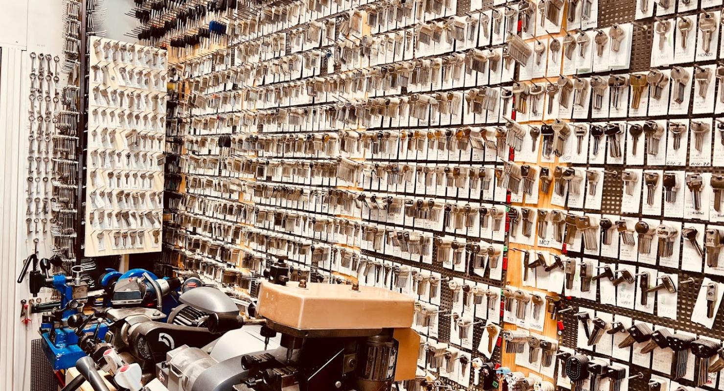 Schuhreparaturen und Schlüsselservice Calabrese - Second-hand Clothing in Aargau