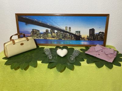 Brocki Insel | Nimm dir Zeit für Nachhaltigkeit - Second-hand Clothing in Zurich