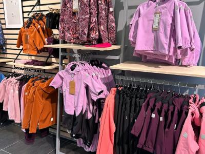 Kind&Wetter Outdoorbekleidung Gr. 74 bis 164 Reima, Kamik, Superfit, Lowa, Deuter u.v.m. - Second-hand Clothing in Zurich