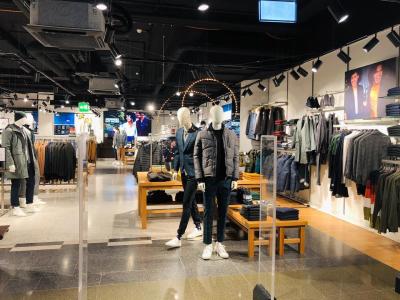 WE Fashion Zürich - Einkaufszentrum Letzipark - Second-Hand-Kleidung in Zürich