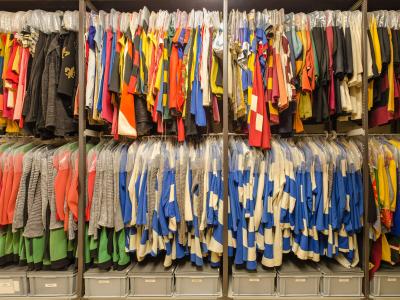 Costume Kaiser AG Kostümverleih - Upcycling-Mode in Basel-Land