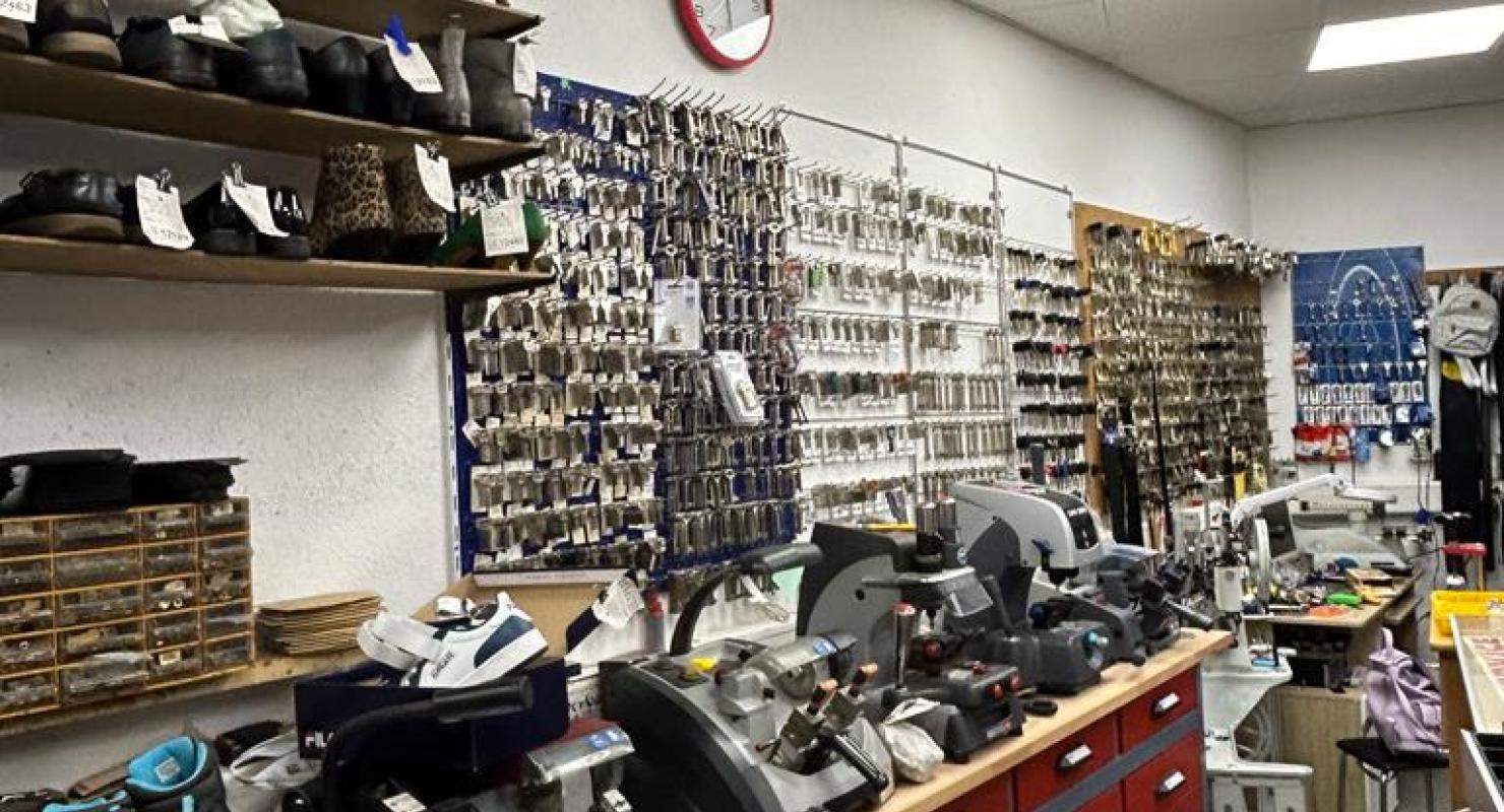 CORDONNERIE CLÉS COOP ROMONT - Second-hand Clothing in Fribourg