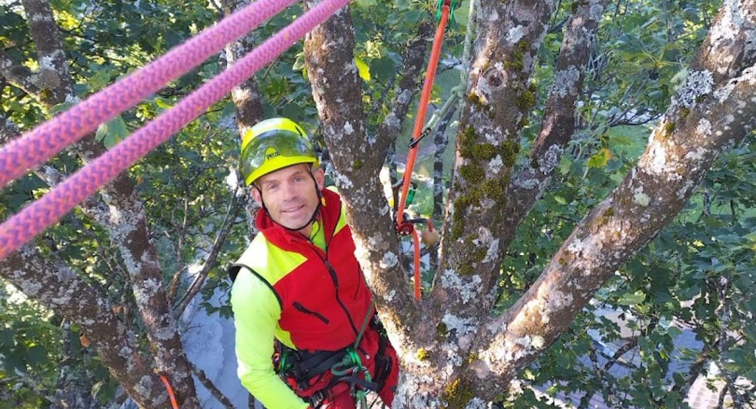 Alpes Vert et Dévers - Upcycled Fashion in Fribourg