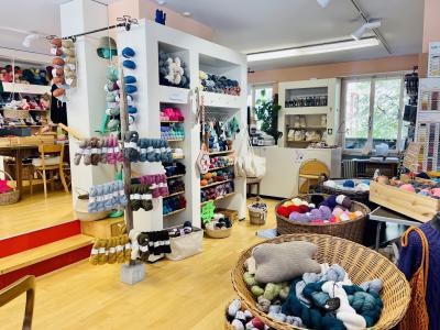 Zum roten Faden - Second-hand Clothing in Basel-Stadt